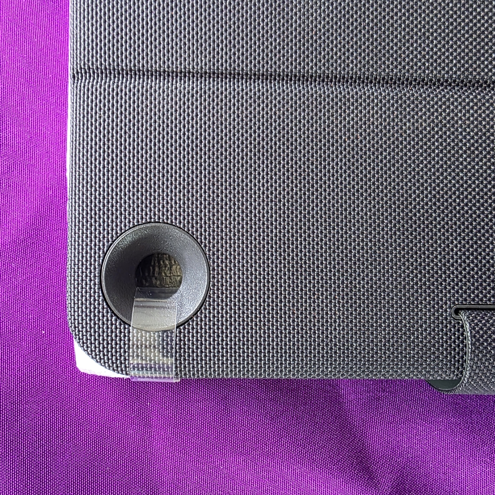 Logitech Rugged Folio for iPad  (7th and 8th Generation) - Graphite Openbox - Picture 6 of 8